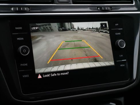 Used 2022 Volkswagen Tiguan SE image 28