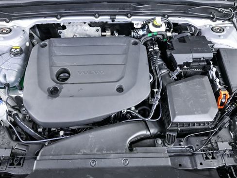 Certified 2025 Volvo XC40 B5 Plus image 35