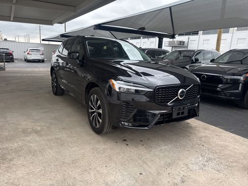 Used 2025 Volvo XC60 B5 Core AWD/4WD image 3