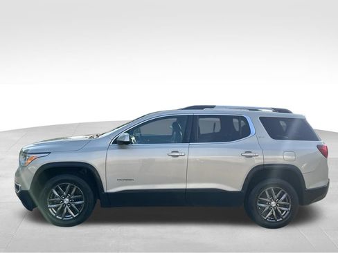 Used 2017 GMC Acadia SLT FWD image 2