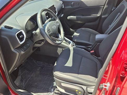 Certified 2025 Hyundai Venue Limited FWD image 10