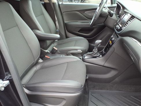 Certified 2022 Buick Encore Preferred w/ Safety Package image 12