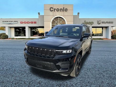 New 2025 Jeep Grand Cherokee Altitude image 7