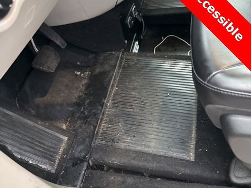 Used 2020 Chrysler Voyager Lxi image 4