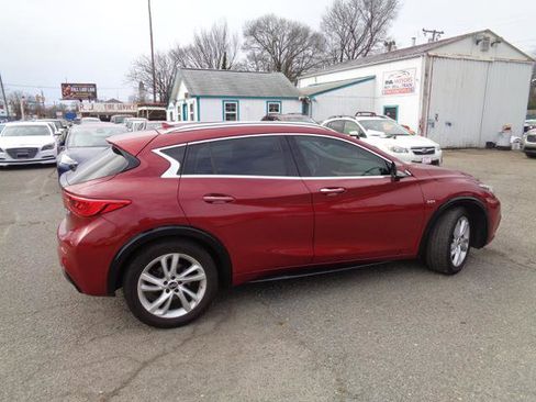 Used 2019 INFINITI QX30 image 8