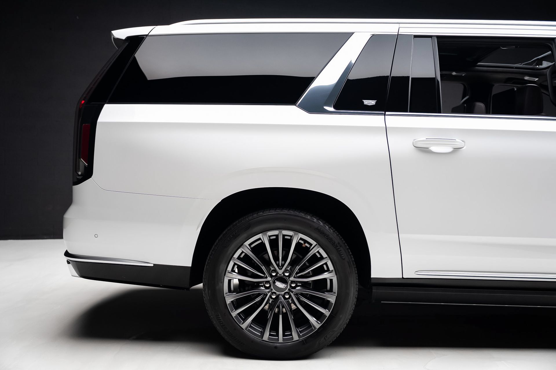 Used 2022 Cadillac Escalade ESV Premium Luxury Platinum w/ LPO, Floor Liner Package AWD/4WD image 37