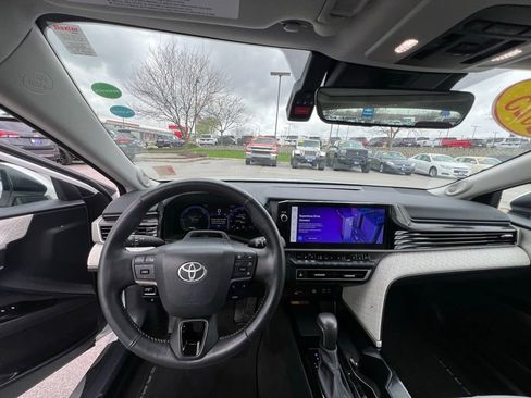 Used 2025 Toyota Camry XLE w/ Premium Plus Package image 43