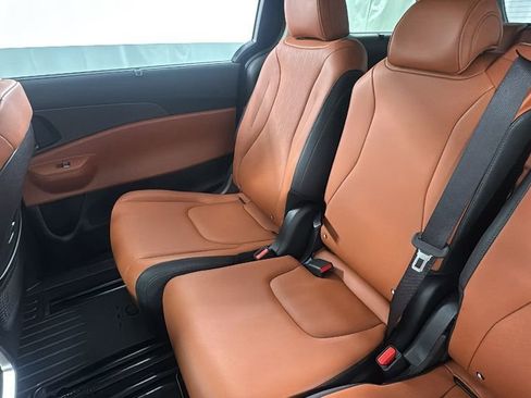 New 2026 Kia Carnival EX image 14