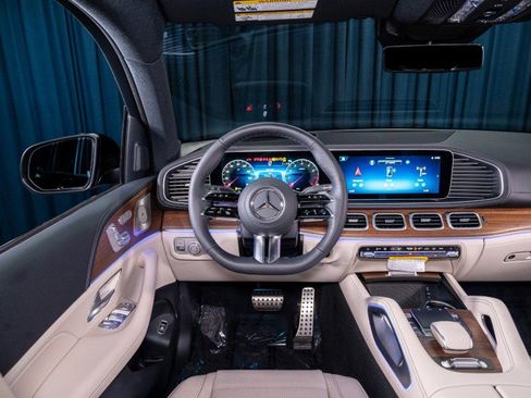 New 2026 Mercedes-Benz GLS 580 4MATIC image 15