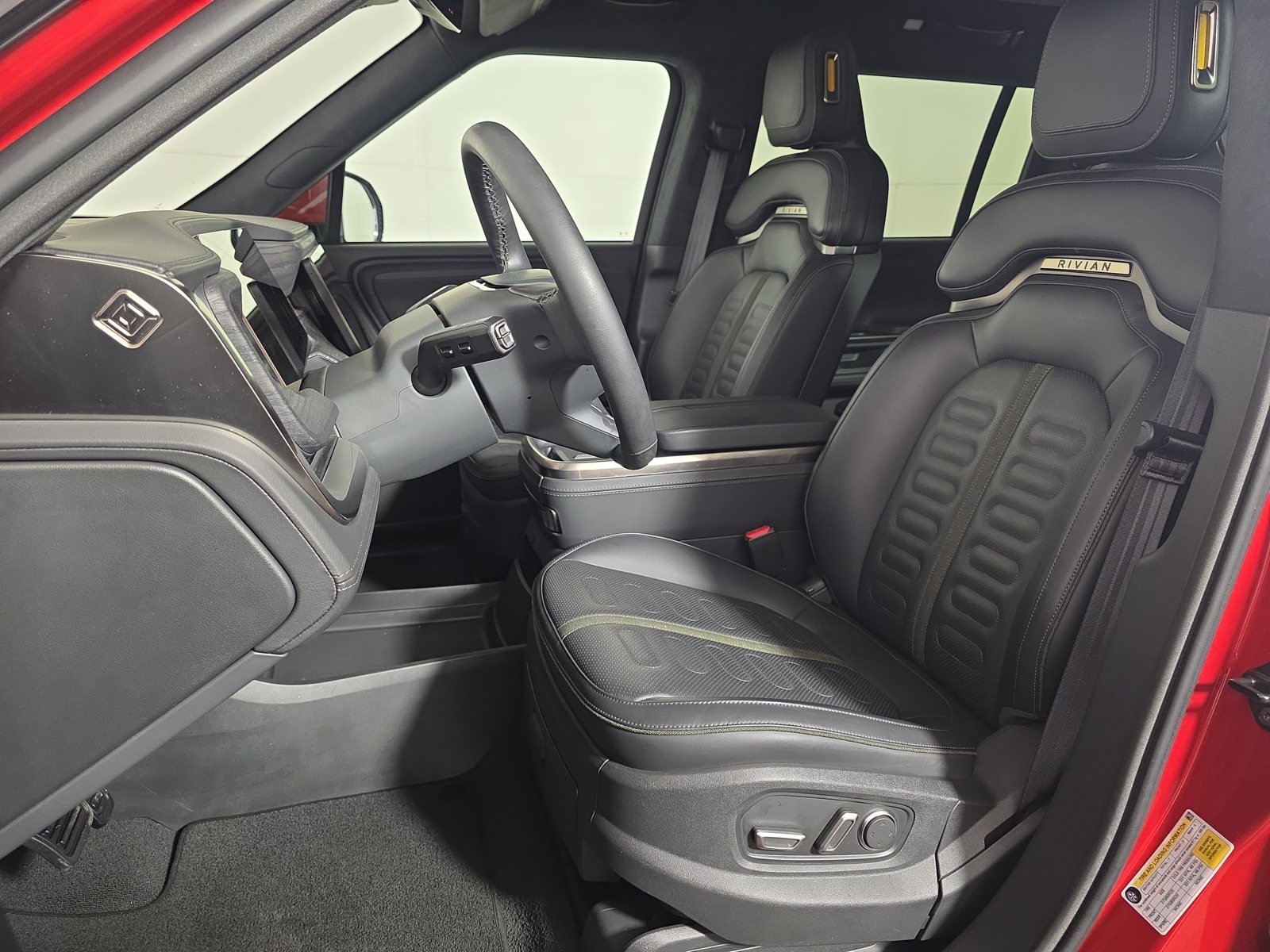 Used 2025 Rivian R1S Adventure Dual AWD/4WD image 20