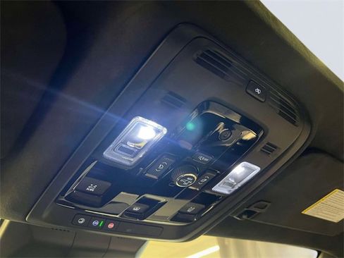 Used 2025 Cadillac Escalade V image 33