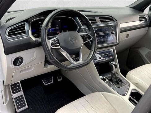 Used 2023 Volkswagen Tiguan SE R-Line FWD image 13