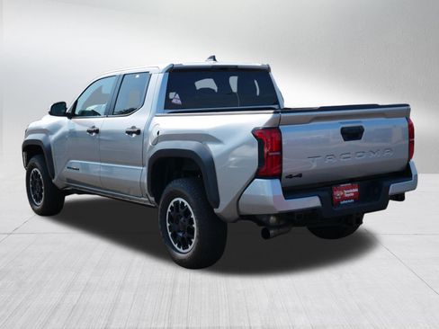 Certified 2024 Toyota Tacoma TRD Off-Road AWD/4WD image 5