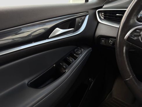 Used 2020 Buick Enclave Essence image 12