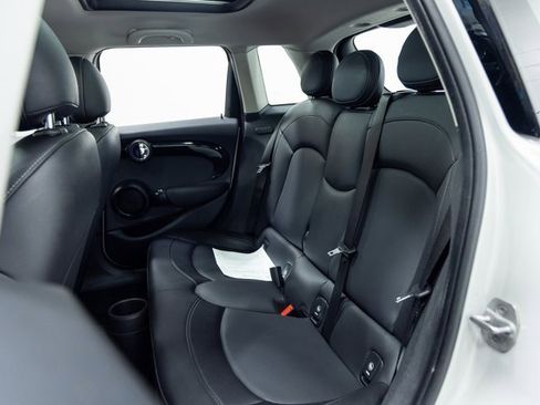 Used 2021 MINI Cooper 4-Door Hardtop image 24