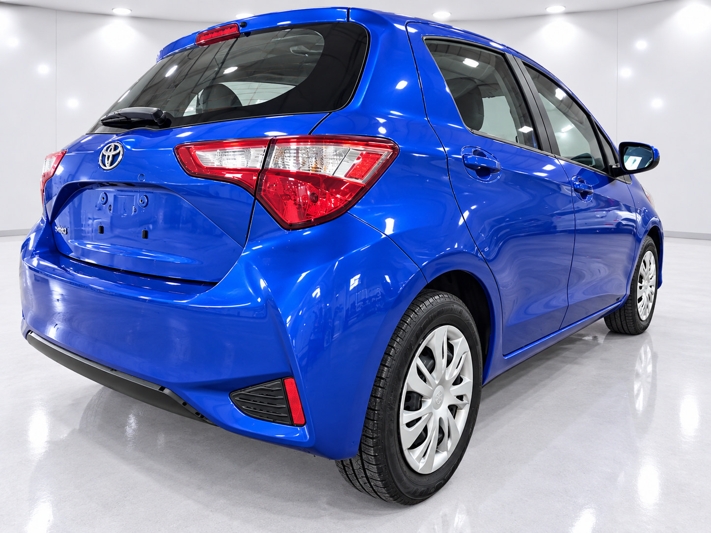 Used 2018 Toyota Yaris L FWD image 5