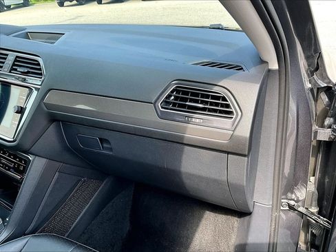 Used 2024 Volkswagen Tiguan SE AWD/4WD image 13