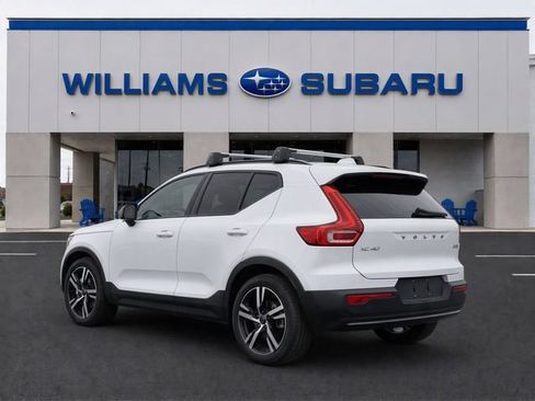 Used 2024 Volvo XC40 B5 Core w/ Protection Package Premier AWD/4WD image 3