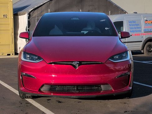 Used 2024 Tesla Model X Plaid image 3