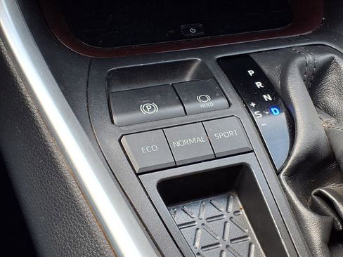 Used 2019 Toyota RAV4 Limited w/ Advanced Technology Package image 10