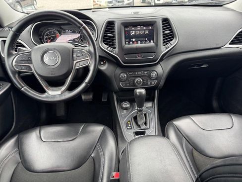 Used 2019 Jeep Cherokee Latitude Plus image 14