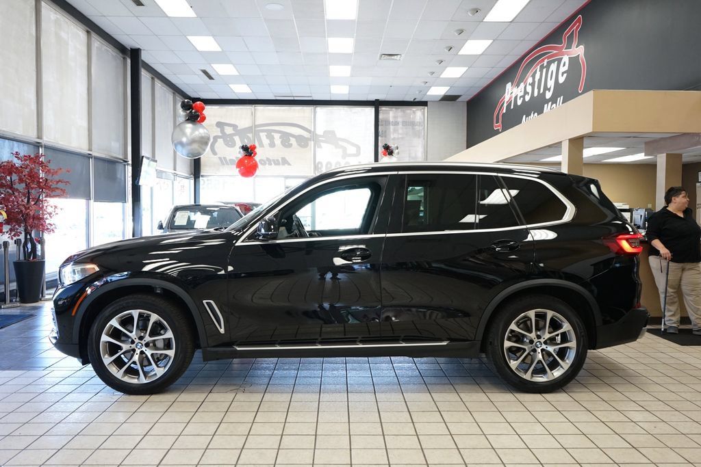 Used 2021 BMW X5 xDrive40i w/ Executive Package AWD/4WD image 3