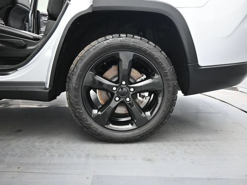 Used 2021 Jeep Grand Cherokee L Laredo AWD/4WD image 18