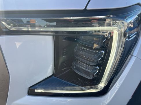 Used 2021 GMC Yukon Denali w/ LPO, Illumination Package image 12