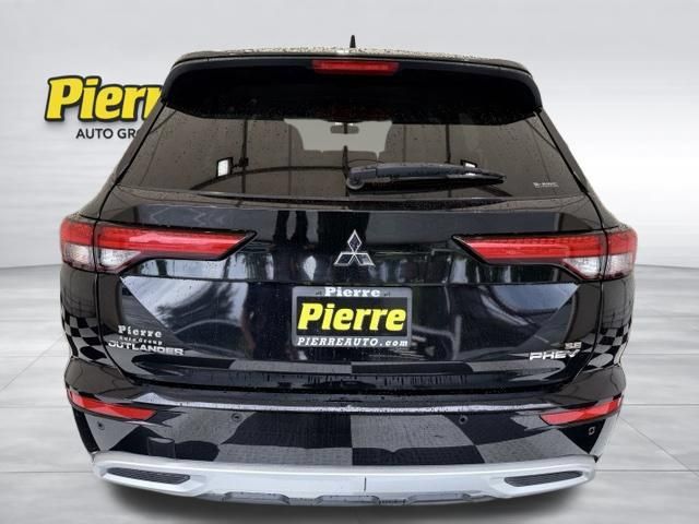 Used 2024 Mitsubishi Outlander SE AWD/4WD image 3