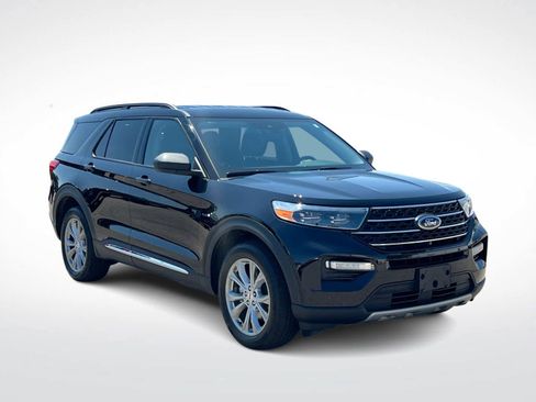 Used 2023 Ford Explorer XLT w/ Equipment Group 202A AWD/4WD image 2
