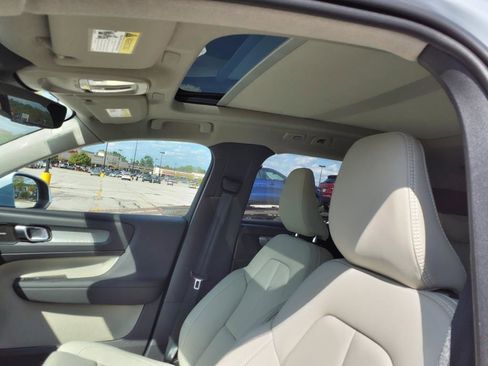 Certified 2025 Volvo XC40 B5 Ultra w/ Climate Package image 11