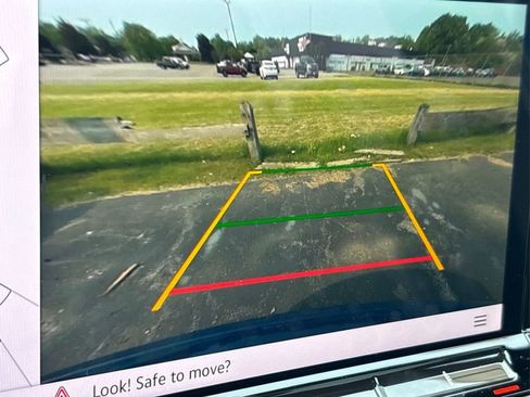 Used 2025 Volkswagen Atlas Cross Sport SE image 31