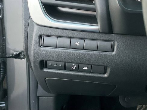 Used 2024 Nissan Rogue SV image 10