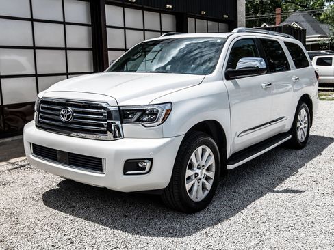 Used 2020 Toyota Sequoia Platinum RWD image 1