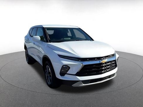 Used 2025 Chevrolet Blazer LT FWD image 3