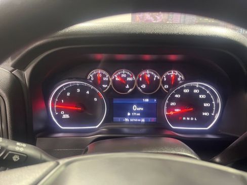 Used 2022 Chevrolet Silverado 2500 Custom w/ Custom Value Package image 12