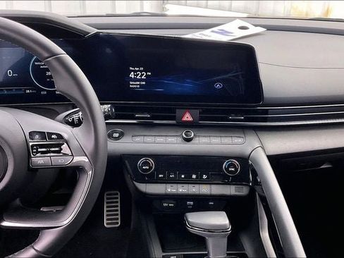 Certified 2025 Hyundai Elantra SEL FWD image 6