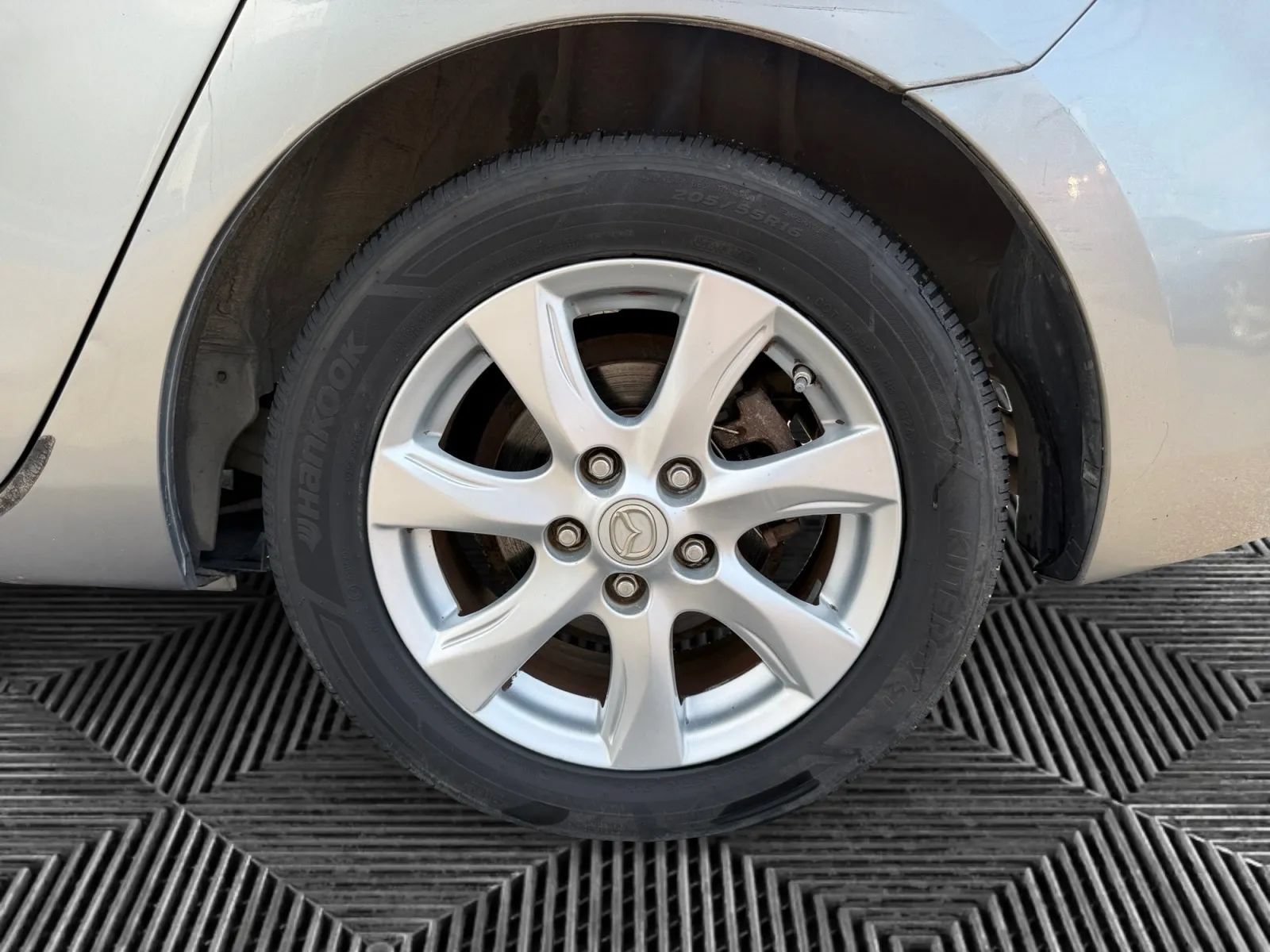 Used 2011 MAZDA MAZDA3 i Touring FWD image 15