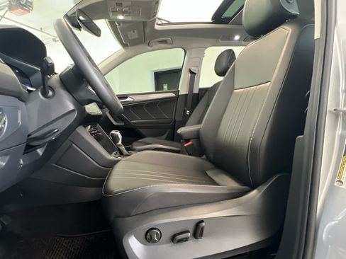 Used 2023 Volkswagen Tiguan SE w/ Panoramic Sunroof Package AWD/4WD image 10