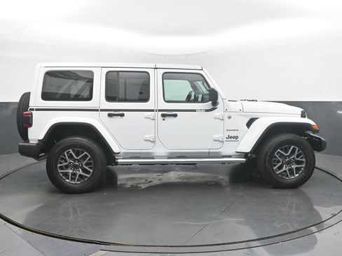 Used 2024 Jeep Wrangler Unlimited Sahara w/ Technology Group AWD/4WD image 6