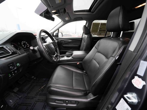 Certified 2025 Honda Ridgeline RTL image 9