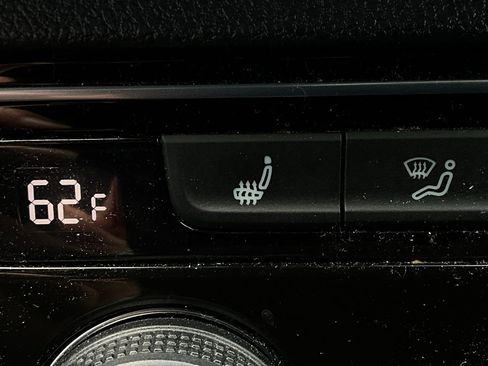 Used 2022 Volkswagen Atlas Cross Sport SEL R-Line image 31