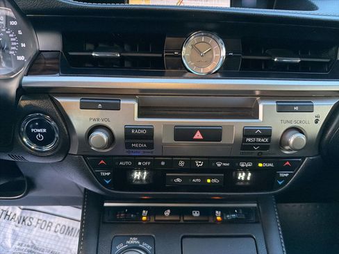 Used 2017 Lexus ES 300h w/ Luxury Package image 27