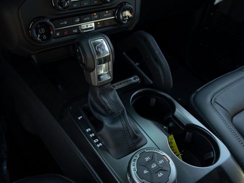 New 2025 Ford Bronco Outer Banks w/ Sasquatch Package image 26