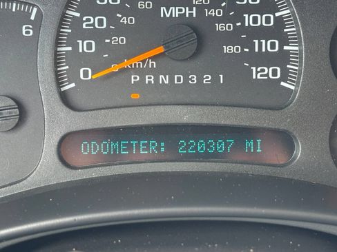 Used 2005 GMC Yukon SLT w/ SLT Preferred Equipment Group RWD image 23