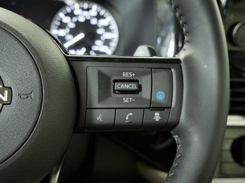 Used 2025 Nissan Pathfinder SL AWD/4WD image 26