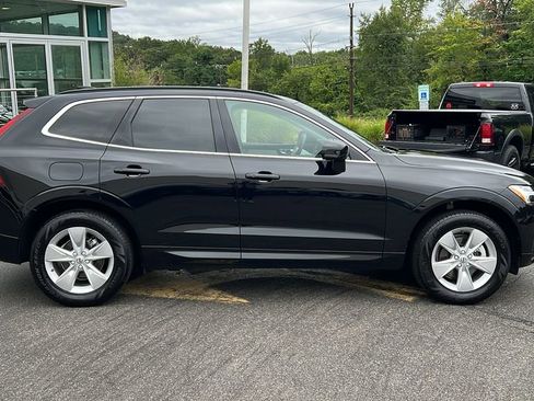 Used 2022 Volvo XC60 B5 Momentum w/ Climate Package image 6
