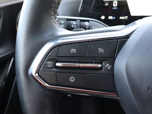 Used 2025 Chevrolet Equinox LT image 27