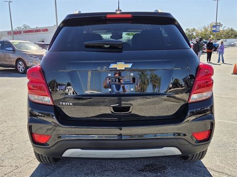 Certified 2022 Chevrolet Trax LT w/ LT Convenience Package image 6