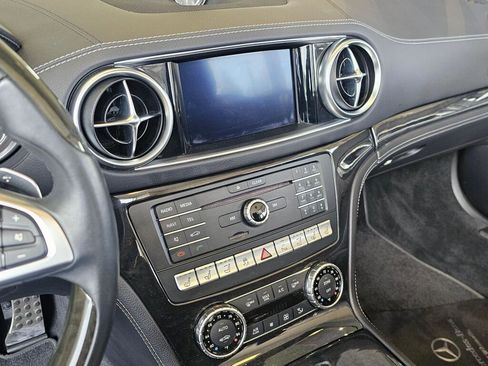Used 2019 Mercedes-Benz SL 550 image 26